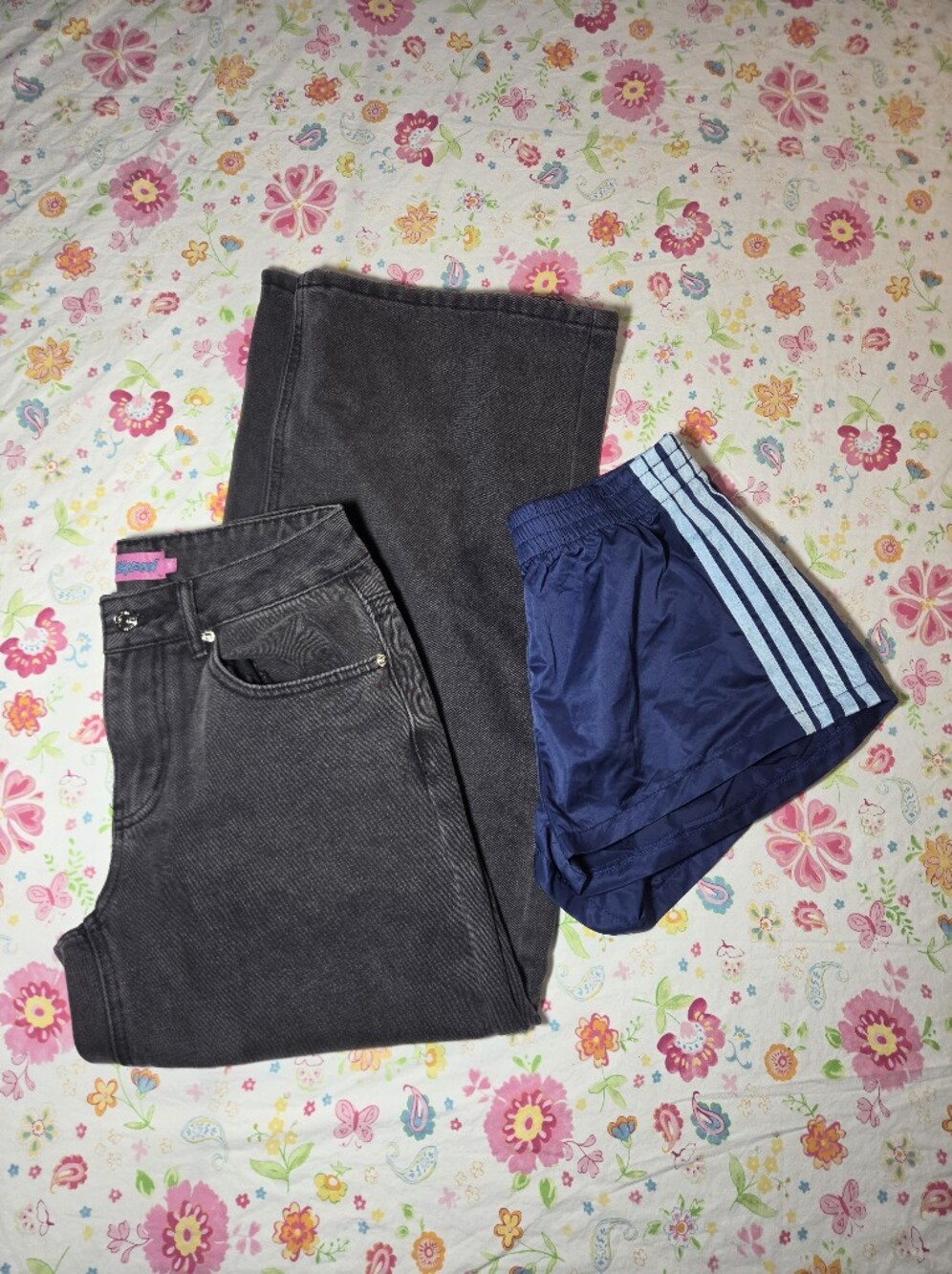 Y2K Streetwear Bundle: Edikted Wide-Leg Jeans + Navy Track Shorts